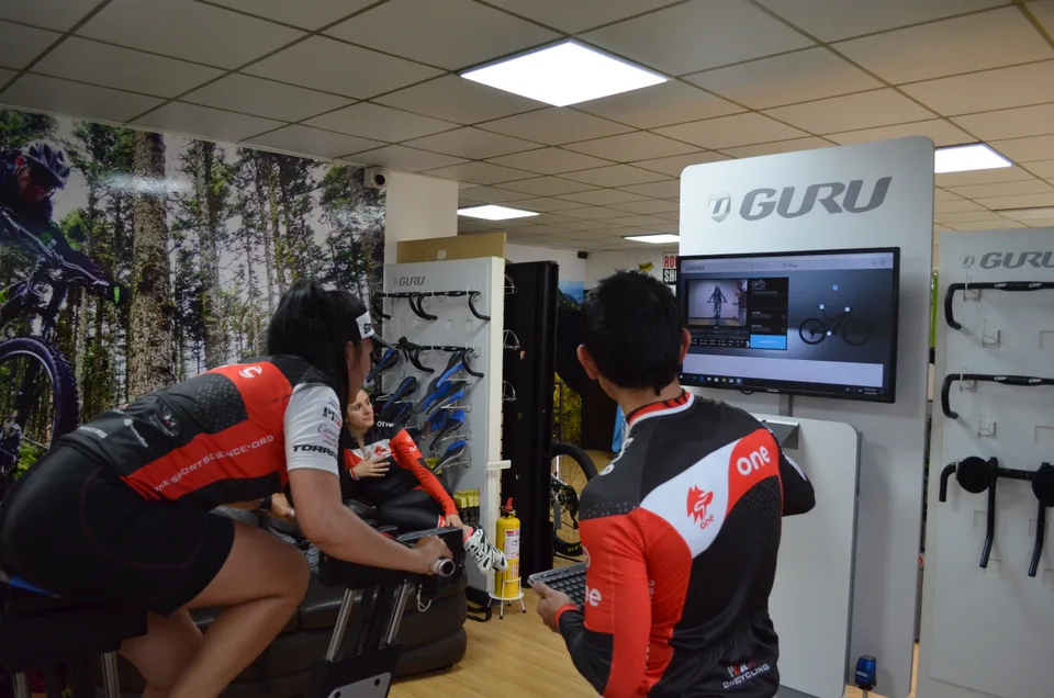 Sesión completa de BIKEFIT sobre el simulador GURU en el estudio de ONE