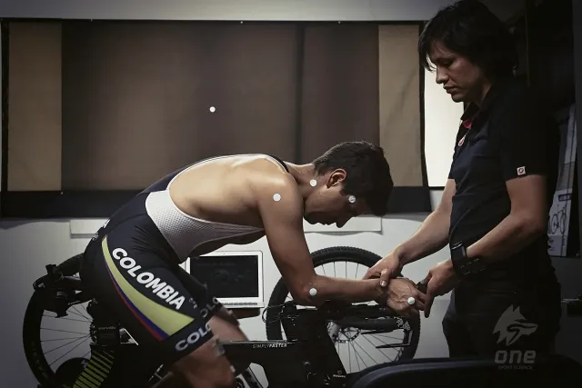 Performance assessment of a cyclist with markers at the ONE laboratory